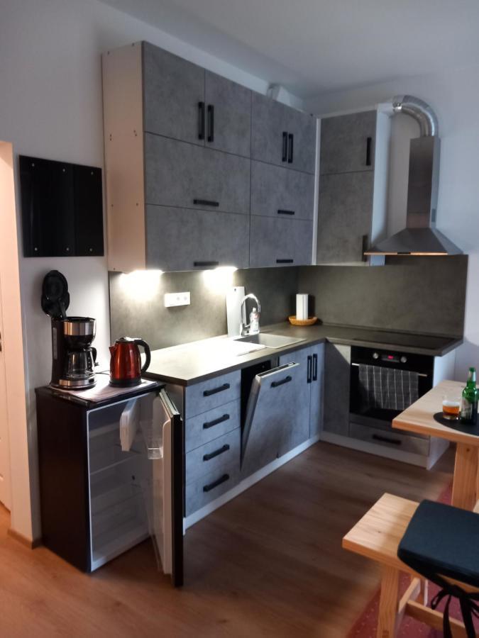 Kurt Apartment *